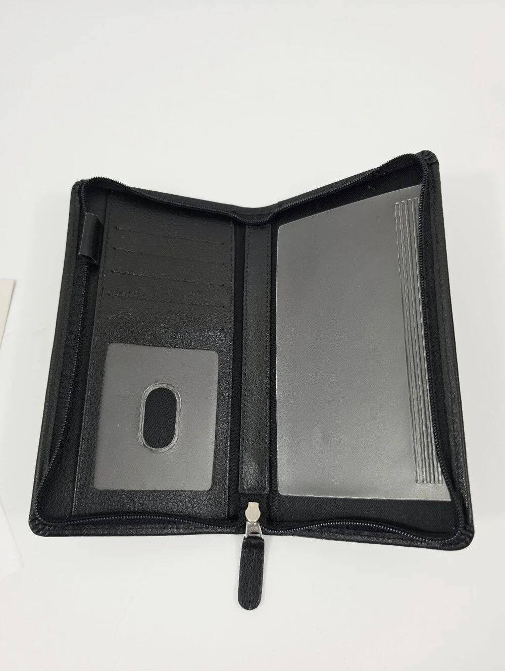 New 100% Geniune Leather Zippered Wallet